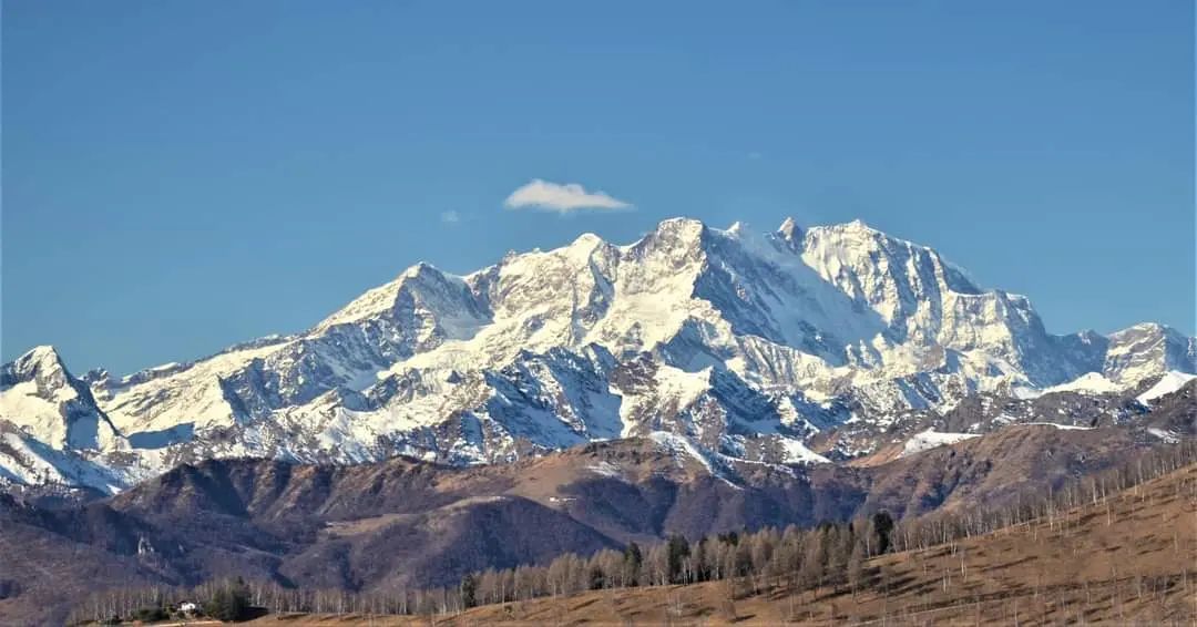 Sapevate che l’origine del nome Monte Rosa deriva dalla parola ghiaccio?
 'Rosa' infatti viene dal termine longobardo Hrosa, da cui Roise, Roises e Royses, il cui significato è montagna di ghiaccio!

👉 bit.ly/3lkf4MC

#piemontedavivere @ATLValsesiaVC
@PiemonteInforma