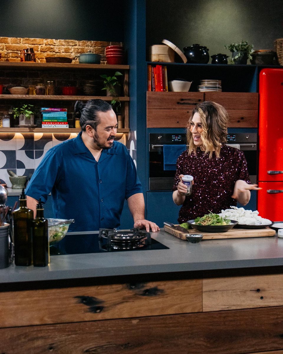 aliceinframes's tweet image. Up now! Mixing it up with miso, @adamliaw &amp;amp; @IvanComedy on #thecookup @sbsfood ✨
📸 @kittigould