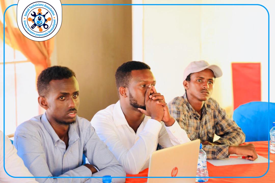 somtecas's tweet photo. Ugu danbeyn waxaa seminaarka soo xiray 
Agaasimaha waaxda Korontada iyo solarka
#Eng_Abdullahi_Nuur_Hussein 
“Baro xirfad aad ku baahi beeshide”
#SOMTECAS https://t.co/QZwFFXe1lB
