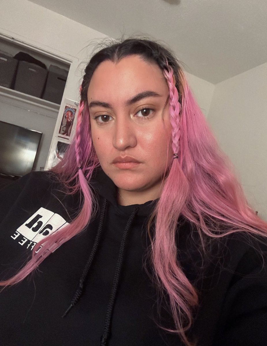 I look grumpy, but my hair was cute today 💓