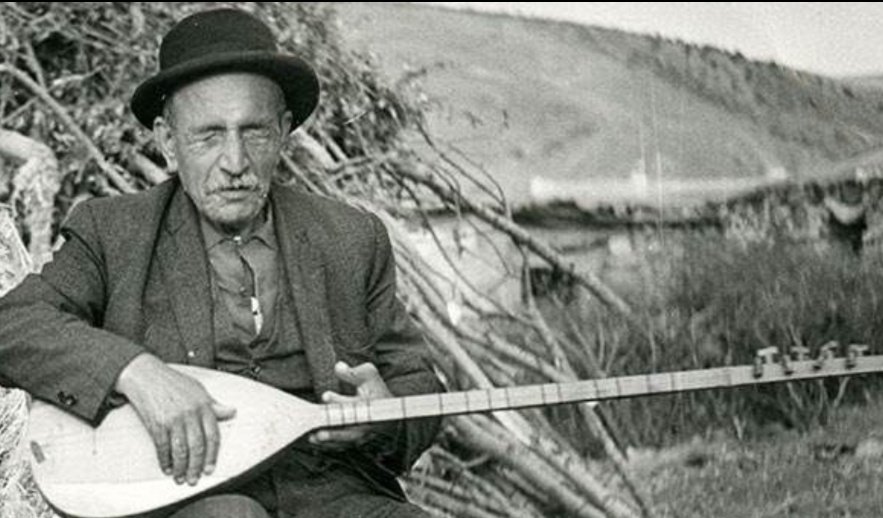 Âşıklık geleneğini 20. yüzyılda diri tutan; toprakla bütünleşmiş kadim medeniyetimizin derin izlerini, Anadolu irfanını türkülerine nakış nakış işleyen büyük Ozan Âşık Veysel'i saygı ve rahmetle anıyoruz.