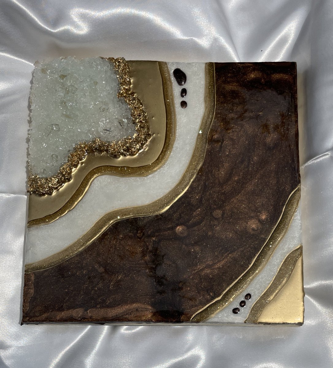 handmadebyaduke's tweet photo. CANYON SUNRISE 🤎

Available for purchase
Size: 10 by 10 inches
Price: 15,000 naira
Location: Nigeria 
Materials: Epoxy Resin, Crushed Quartz Stone Clear, Crushed glass, Mica powder, Gold dust https://t.co/XClWDombAL