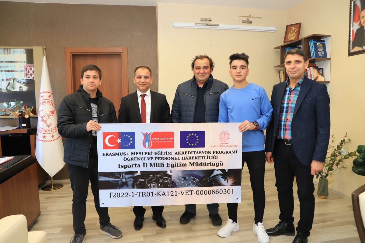 İl Müdürümüz Erhan BAYDUR, Müdürlüğümüz Erasmus+ Mesleki Eğitim Akreditasyonu kapsamında 90 günlük Yiyecek ve İçecek Hizmetleri Stajı için Çekya, Prag’a gidecek Eğirdir Nafiz Yürekli MTAL’de öğrenim gören iki öğrencimizi makamında ağırladı.
<a href="/tcmeb/">Millî Eğitim Bakanlığı</a> <a href="/ErhanBaydur1/">Erhan Baydur</a> <a href="/ulusalajans/">Türkiye Ulusal Ajansı 🇹🇷 Turkish NA</a>