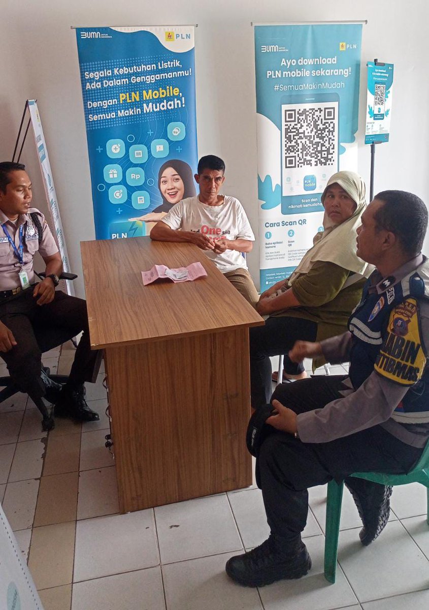 hendras13657932's tweet photo. Bhabinkamtibmas Polsek Barus Aipda Hendra Sinaga melaksanakan kegiatan Sambang dan Patroli Dialogis ke Kantor PLN ULP Barus Kab. Tapanuli Tengah. https://t.co/TCGEQviR2s