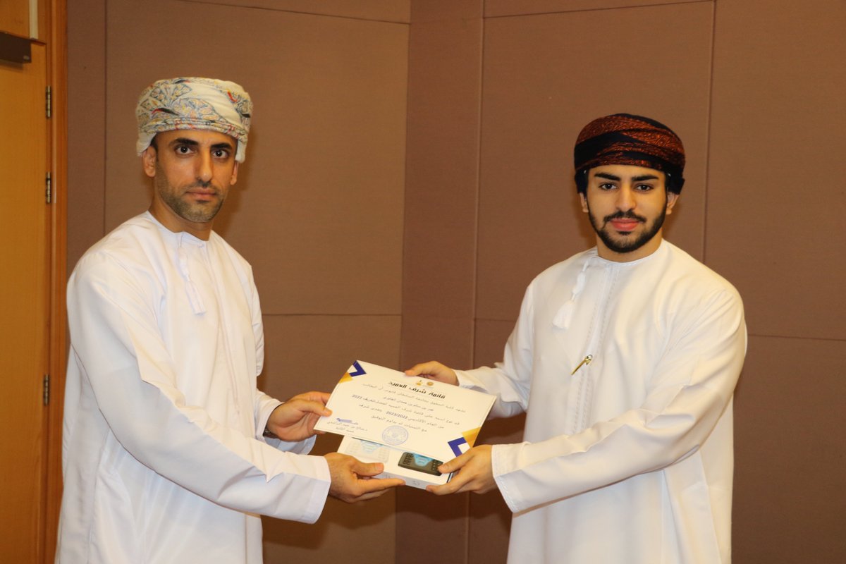 برعاية الدكتور صالح البراشدي عميد الكلية، أقيم حفل لتكريم الطلبة المدرجة اسمائهم في قائمة شرف العميد (الحاصلين على تقدير امتياز وتقدير شرف في فصل خريف ٢٠٢٢)، إضافة إلى تكريم الطلبة ممثلي الكلية في عدد من المسابقات الطلابية المحلية والإقليمية.