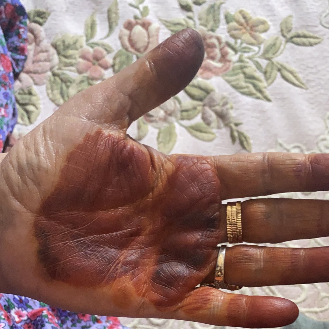 جعل اليدين اللي على الطيب ربتني 
تدخل جنة الخلد وتقطف ثمرها🤎.
 #يوم_الام
#اخدود_السخاء