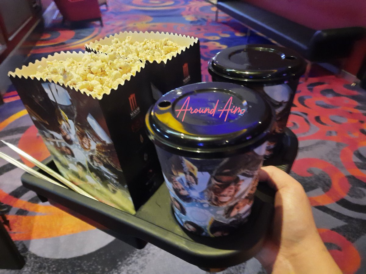aroundaim1985's tweet photo. เดี๋ยวนี้ #Majorcineplex มีถาดใส่แก้วน้ำกับที่วาง PopCorn🍿ด้วย เอาไว้ช่วยเพิ่มพื้นที่ เพิ่มที่วางของ ก็สะดวกสบายดีนะ วิธีใช้คือเอาถาดไปเสียบที่ช่องวางแก้ว จะได้มีที่วาง PopCorn แล้วไม่ต้องถือตลอด หรือวางกับพื้นแล้ว 

#AroundAim #Mgen #mgeneration #promernade #promenadecineplex https://t.co/qReyutbbE9