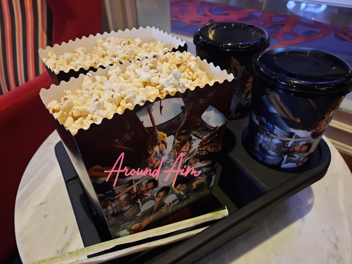 aroundaim1985's tweet photo. เดี๋ยวนี้ #Majorcineplex มีถาดใส่แก้วน้ำกับที่วาง PopCorn🍿ด้วย เอาไว้ช่วยเพิ่มพื้นที่ เพิ่มที่วางของ ก็สะดวกสบายดีนะ วิธีใช้คือเอาถาดไปเสียบที่ช่องวางแก้ว จะได้มีที่วาง PopCorn แล้วไม่ต้องถือตลอด หรือวางกับพื้นแล้ว 

#AroundAim #Mgen #mgeneration #promernade #promenadecineplex https://t.co/qReyutbbE9