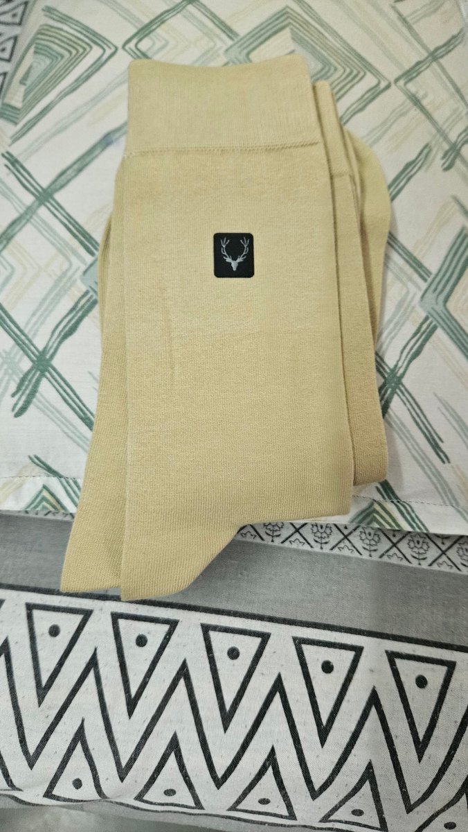 insufficient_22's tweet image. This is the color which I ordered and the second one is which I received. Your officials told me that it's same color. U showed biege color and delivered cream.
@amazonIN @JeffBezos @amazon 
Your customer care executive refused to help.
#amazoncheatspeople 
#donottrustamazon