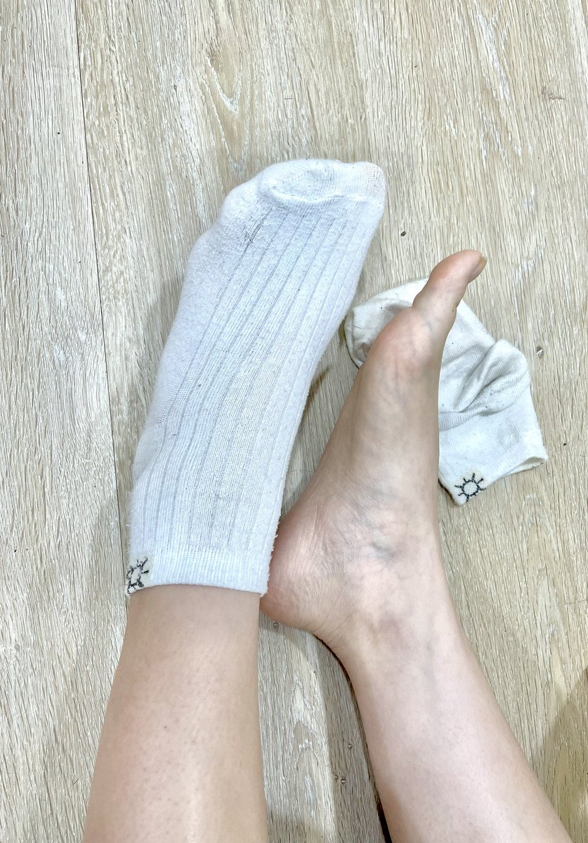 amber1634's tweet photo. 白色襪襪限量不條款販售中❤️
意者有禮貌私訊😊
#足控福利 #足控 #足控えめ #足 #腿控 #腿控福利 #腿 #足部 #原味絲襪 #原味襪 #原味襪子 #原味 #裸足 #戀足 #腳 #腳控 #腳趾 #腳趾控 #腳趾頭 #腳背 #腳底 #足趾 #素足 #美足 https://t.co/vCCTIlu8zf
