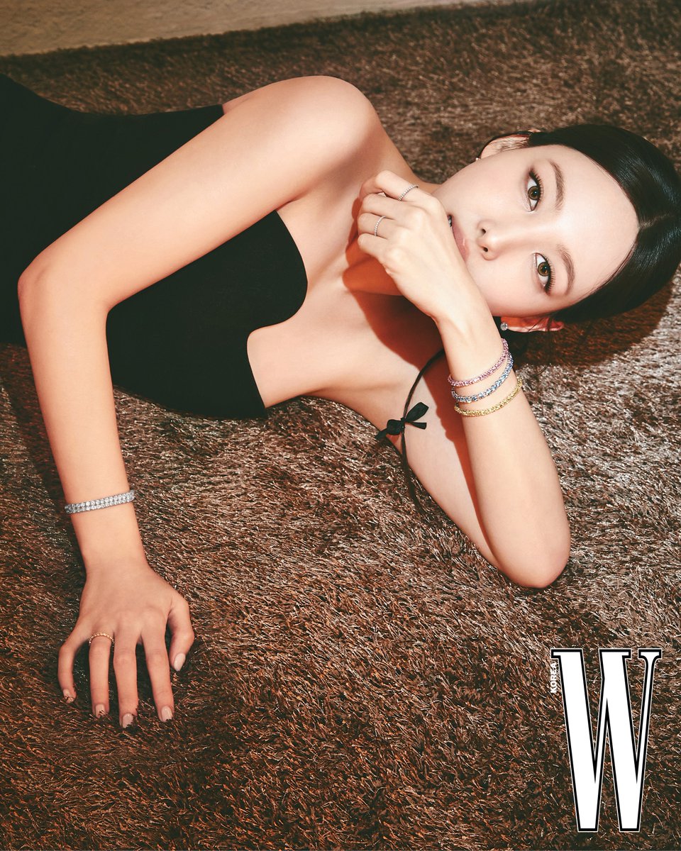 TWICE tweet media