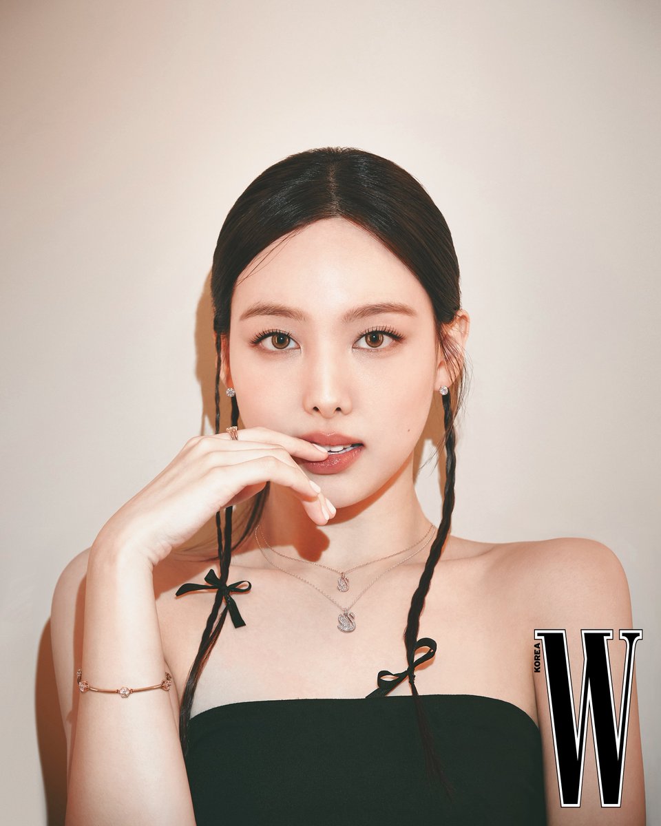 TWICE tweet media