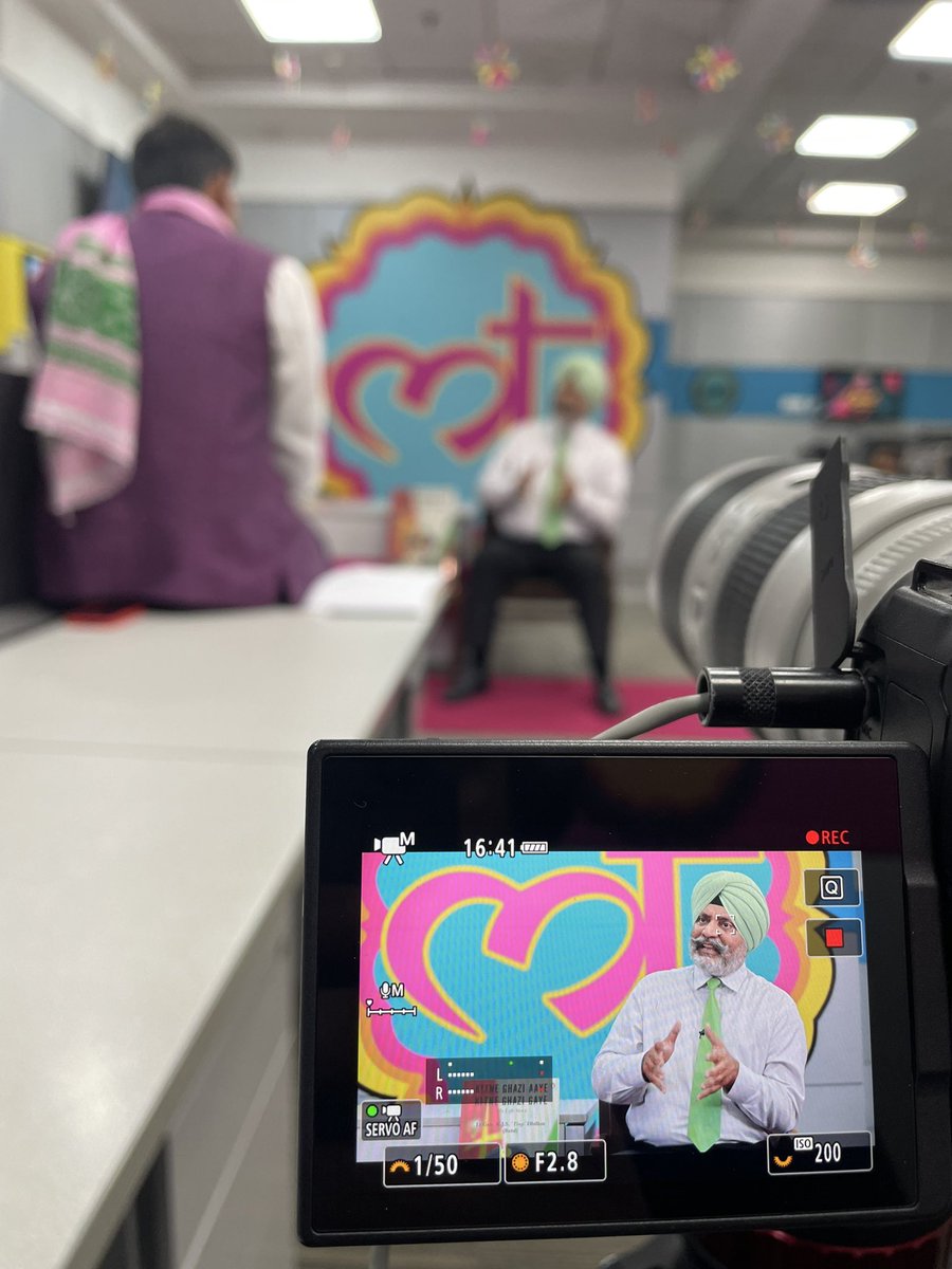 SainRajat's tweet image. 6.3ft tall ‘Tiny’ Dhillon at Lallantop #GITN 
@Tiny_Dhillon @TheLallantop