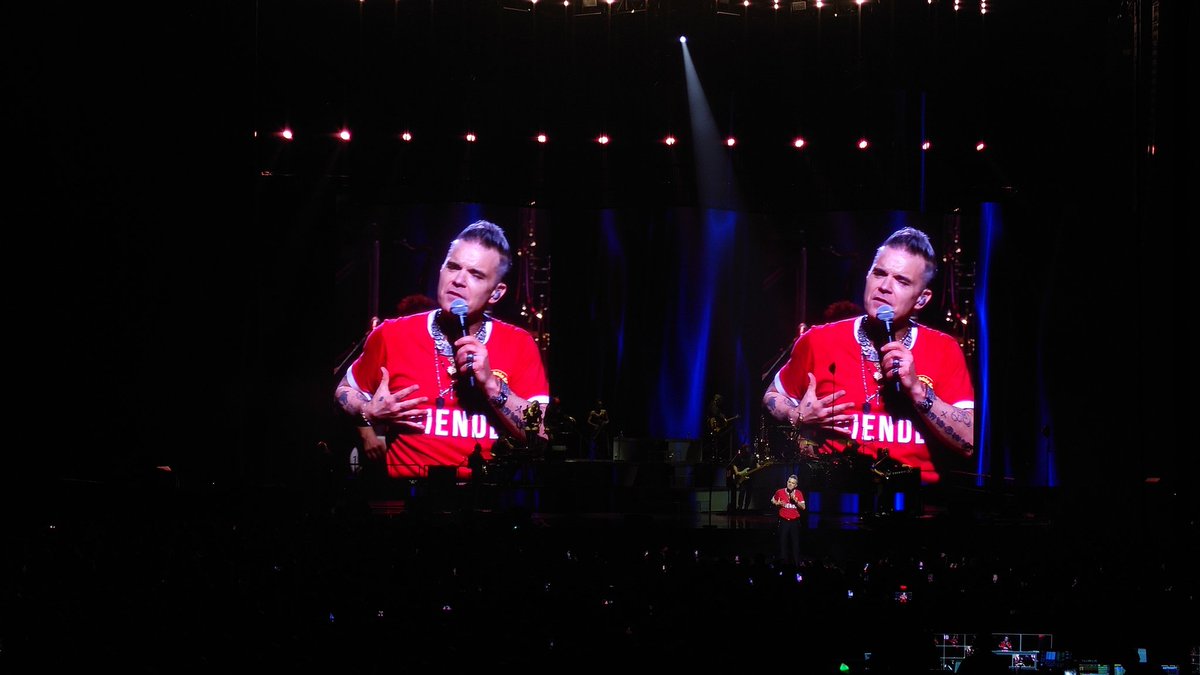 thezooniverse's tweet photo. #RobbieWilliams - Accor Arena Paris - 20/03/23 https://t.co/AogN8Mqdz0