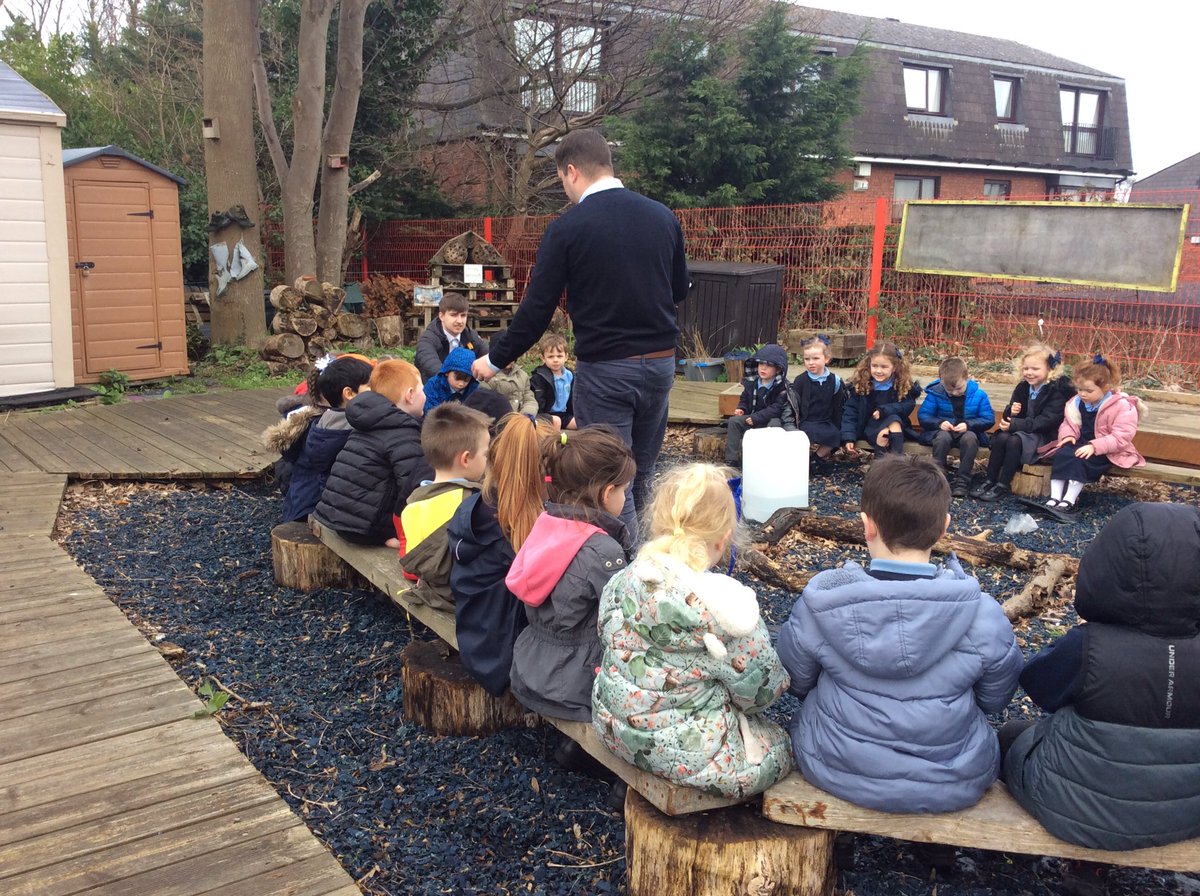 StJosephU's tweet photo. F2 used new vocabulary yesterday while discovering our new #SJUEnglish text ‘Bloom’. We were learning the correct names for the parts of a plant. #SJUScience #SJUEYFS #UnderstandingtheWorld https://t.co/0T8Iip7K08