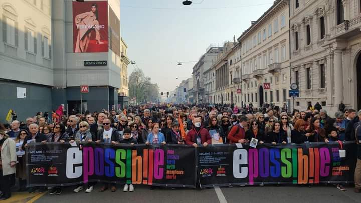 AD_eS_So's tweet photo. Siamo tornati in piazza anche noi, oggi, 21 marzo, per la XXVIII Giornata della Memoria e dell'Impegno in ricordo delle vittime innocenti delle mafie a Milano.  #21marzo2023 #èpossibile #21marzomilano #memoriaeimpegno https://t.co/nzQ5ZwiGVt