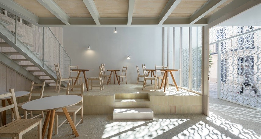 COACV's tweet photo. Conoce esta obra, premio COACV 2019, en la categoría “Arquitectura obra nueva”. 

El hotel Santa Creu (Alicante), busca integrarse de la manera más respetuosa posible en este contexto tanto urbano como paisajístico y social.

Más info: https://t.co/T7giAZF9Xd

@CTAA_Alicante https://t.co/jIpA042J2Q