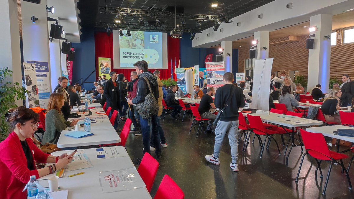 🎯 Le forum #emploi #avecpoleemploi de Brignoles bat son plein avec déjà 130 personnes qui ont pu rencontrer des #entreprises.

Une belle fréquentation pour l'ouverture 👍 #recrutrement .

<a href="/ZAMPOLINImarc/">Marc ZAMPOLINI</a> <a href="/DieboldCh/">Chrystele Diebold</a> @poleemploi_VAR