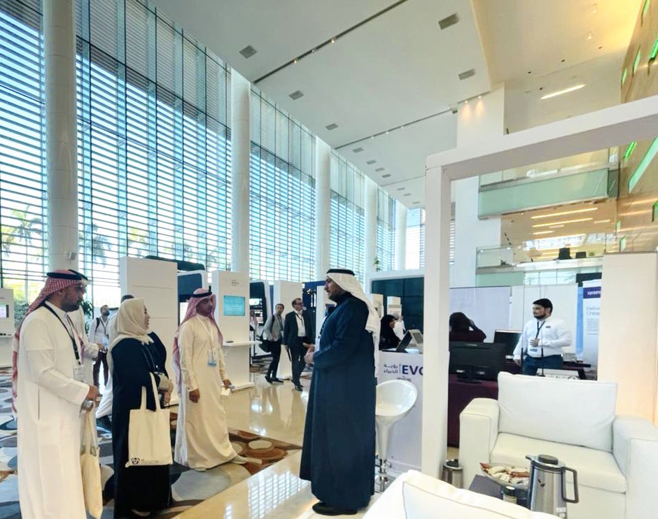 evc_sa's tweet photo. تميزت رؤية الخبراء في اليوم الثاني من معرض #smart_mobility بعرض الحلول والخدمات المبتكرة في مجال المدن الذكية، والمتمثلة في أنظمة إدارة الحشود، أنظمة التنقل الذكي، شبكات الكاميرات الذكية وغيرها من التقنيات الحديثة التي تخدم بشكل أساسي مستقبل التنقل الذكي. https://t.co/wGnBwcxBTw