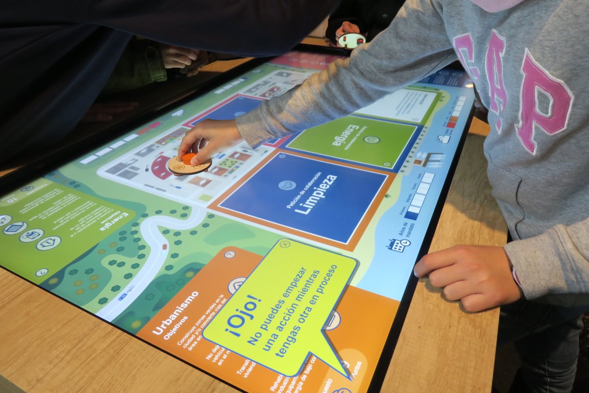 DigaliX's tweet image. #XTable es nuestra mesa interactiva multitáctil y multiusuario, fabricada en Barcelona. ow.ly/MwQ350NnEi8

☑ A prueba de golpes
☑ Resistente al agua
☑ Acabados personalizados
☑ Conexión a otros dispositivos

#interactivetable #interactivetechnology