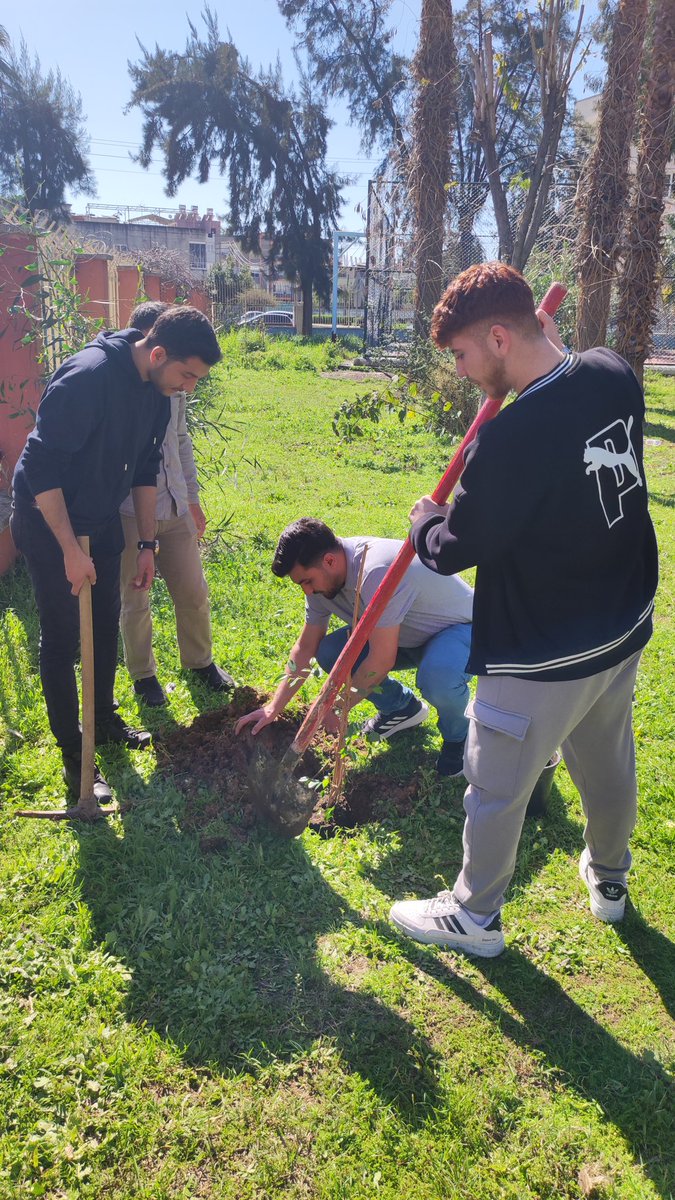 mersinmesem's tweet photo. 21 Mart Dünya Ormancılık Günü ve Ağaç Bayramı kutlamaları kapsamında merkezimizin bahçesine fidanlarımızı dikip can sularını verdik🌳🌳
@MersinMEM @aliihsansu_ @akgulsuleyman @AdemKoca46 @AdemSimsek33 @YilmazGUNDOGAN @KadirKERMOGLU https://t.co/aXtJ8I2Sqo