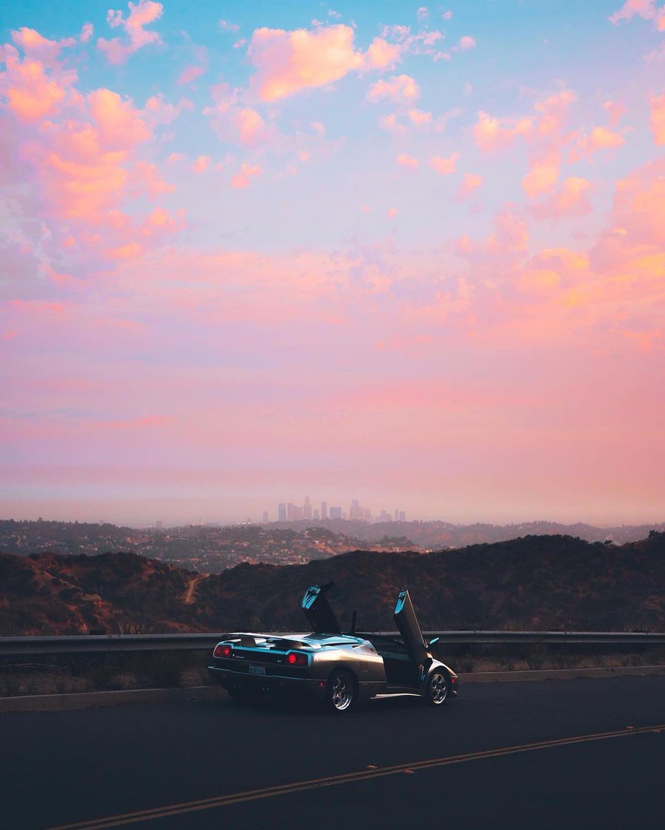 Driving into the sunset with my @Lamborghini #Diablo in Los Angeles 🌇🚘 #lamborghini #LosAngeles @LamborghiniSC @LamborghiniClub @Rinoire @ItaliAuto @alfamale87 @michele69028102 @oliveri_pablo1 @Oscarol95842891 @DailyLamboTM @DailyGTRTM @auto_moto_pl @SzczecinMoto @CarPicsNow