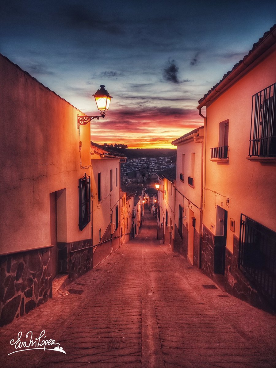 La primavera trompetera ya llegó... 
#Primavera 🥰🥰🥰
#photooftheday #fotografía #martes #marzo #amanecer #sunrise #color #calle #PaisajeUrbano #paisaje #landscape #AlcaláLaReal #Jaén #JaénParaísoInterior #Andalucía