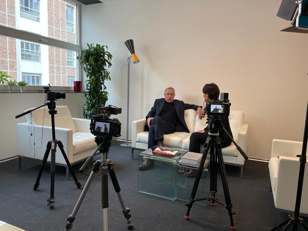 CarterBensonHH's tweet photo. Eccellenze italiane si raccontano. Stay tuned!
#backstage #workinprogress #carterbenson #businesswasntbuiltinaday #searchadviceinnovate #milano #work https://t.co/XbaWPpeP9W