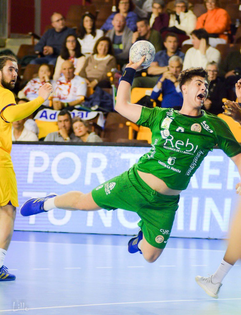 BALONMANO | CUENCA

✍️ El <a href="/BMCdadEncantada/">REBI Balonmano Cuenca 🌪️</a> anuncia la ampliación de contrato de ÁLVARO MARTÍN (@Alvarobm_7)

🤾Canterano de 18 años que firma por TRES TEMPORADAS 

📸 Rebi Cuenca