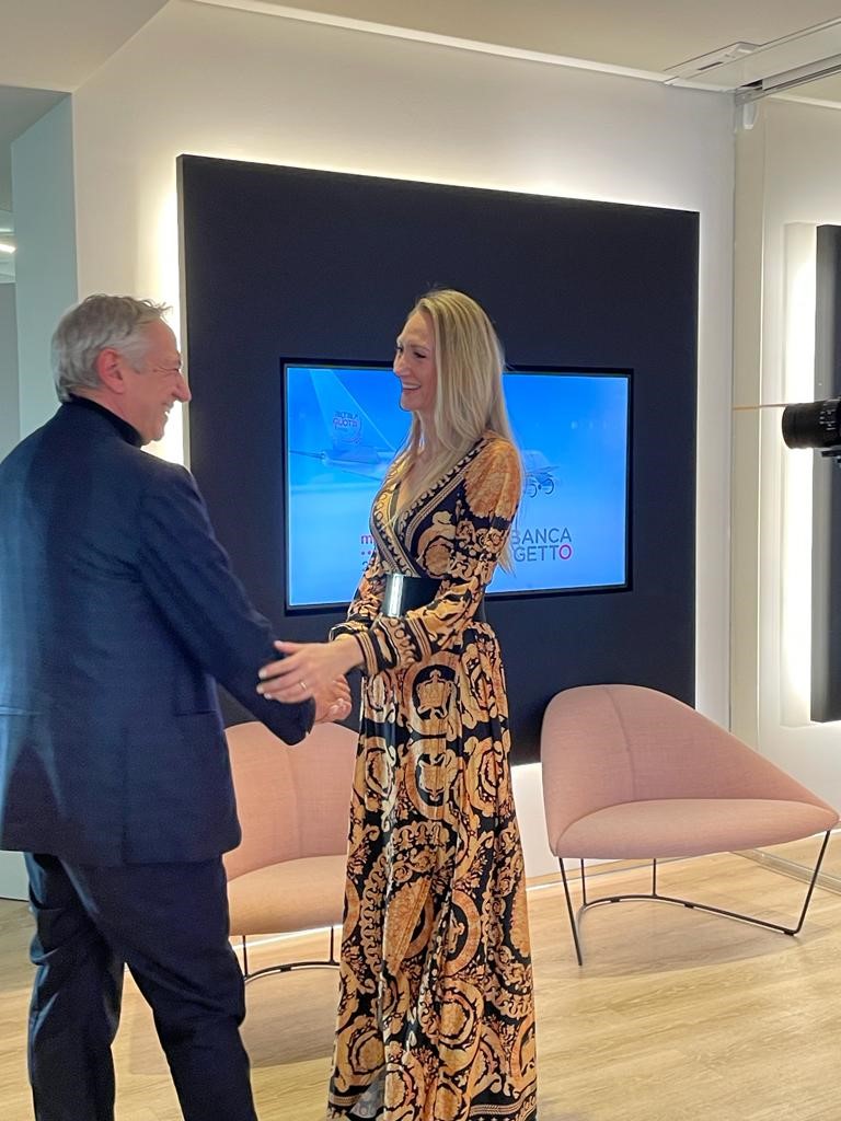CarterBensonHH's tweet photo. Eccellenze italiane si raccontano. Stay tuned!
#backstage #workinprogress #carterbenson #businesswasntbuiltinaday #searchadviceinnovate #milano #work https://t.co/XbaWPpeP9W