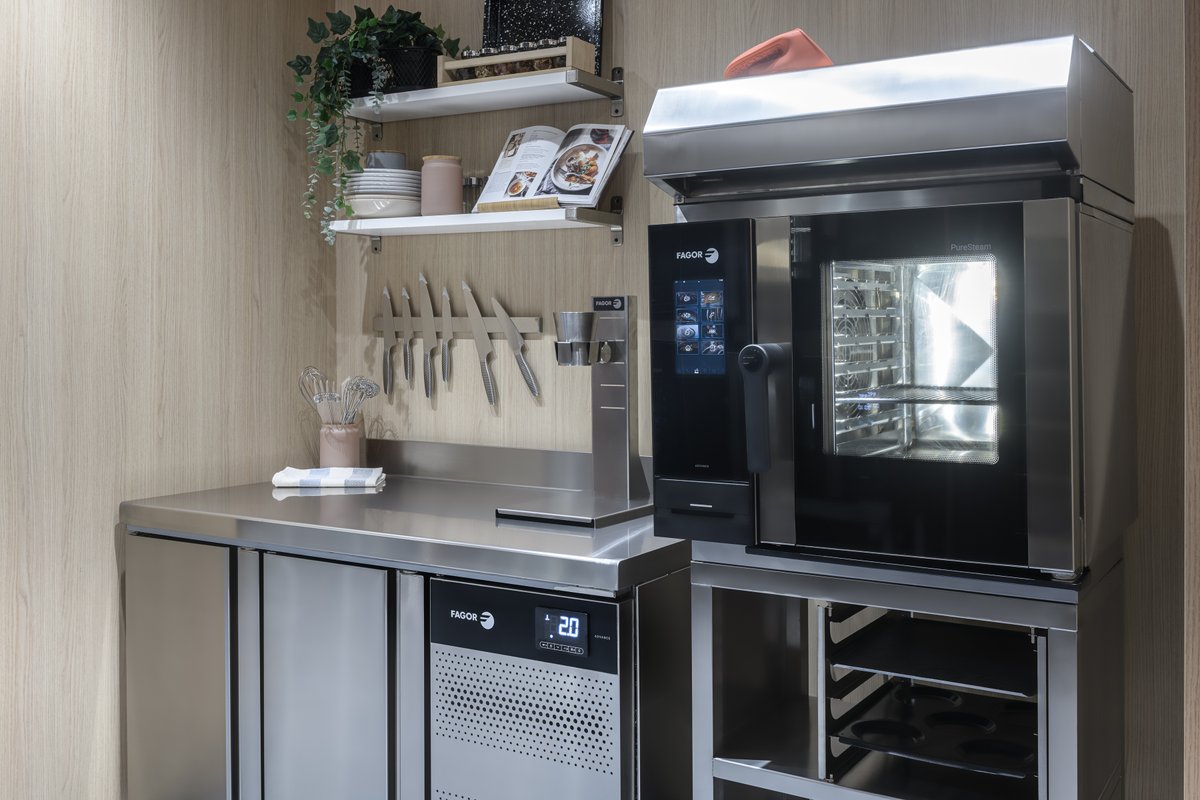 ✅ Daha verimli
✅ Daha uygun maliyetli
✅ Daha sürdürülebilir
Günlük çalışma koşullarınızı iyileştiren soğutmalı masaları keşfedin.

fagorprofessional.com/es/equipos-coc…

#FagorProfessionalTürkiye #profesyonelmutfak
#FagorProfessional #fagorprofessionalfoodservice