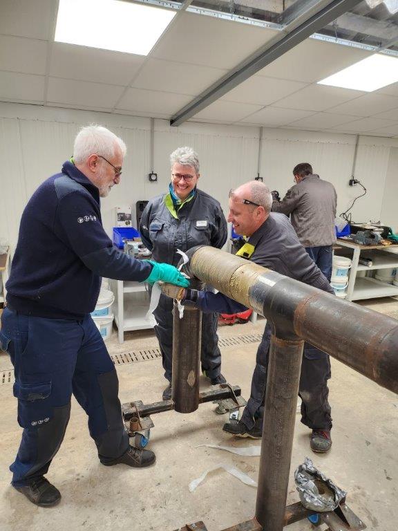 EnergyFormation's tweet photo. 🥳 Un nouveau formateur certifié !

Dans le cadre de la certification DIAPASON d’#energyformation, Patrick, formateur, a choisi de présenter les techniques d’#enrobage sur #réseau #acier pour montrer au jury les différentes techniques et les conditions d’applications à respecter. https://t.co/8AWRjuR9wt