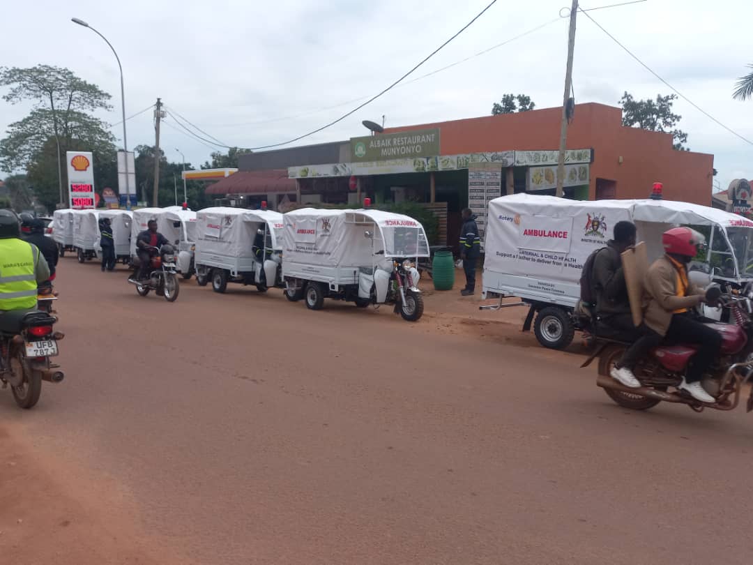 DailyMonitor's tweet photo. Village ambulances enroute to Speke Resort Munyonyo where Prime Minister Robinah Nabbanja is expected to launch them. The project is an initiative by the Rotary district 9214 that intends to donate 320 ambulances to 320 sub counties countrywide.
#MonitorUpdates 
📸Stephen Otage https://t.co/XHYOLtma70