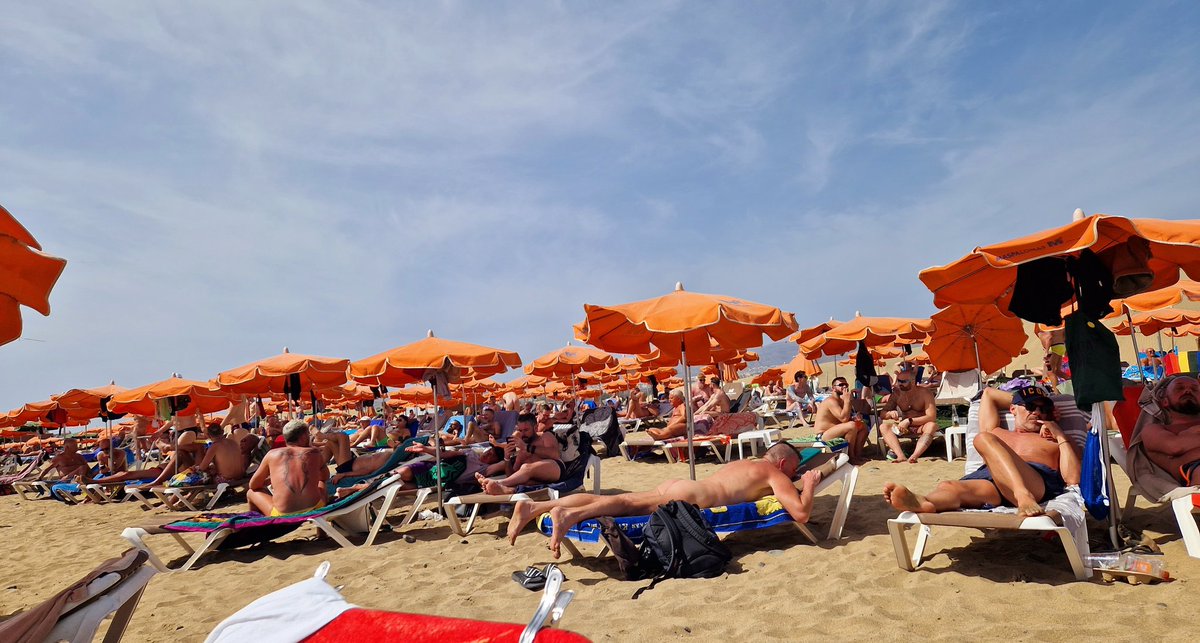 maxroma2024's tweet photo. Un tuffo dove il mare è più blu ...
#playademaspalomas #dunasdemaspalomas #maspalomas #chiringuito7 #grancanaria #canarias #españa #relax #lifestyle #playa #sol #mar https://t.co/dVw8Lv9cn8