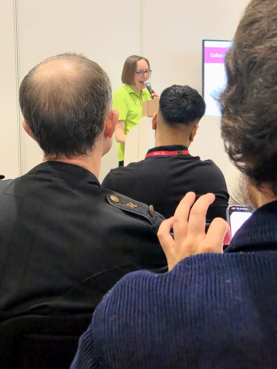 NimbleElearning's tweet photo. Great session on 'How to Get Remote Onboarding Right'. Thanks to everyone who attended! @hdaviesnimble will be on Stand 182 today and tomorrow, so be sure to stop by and chat with her. @RemoteWorkExpo #RWE23 #remoteonboarding #onboarding #elearning https://t.co/6clu7AxduY