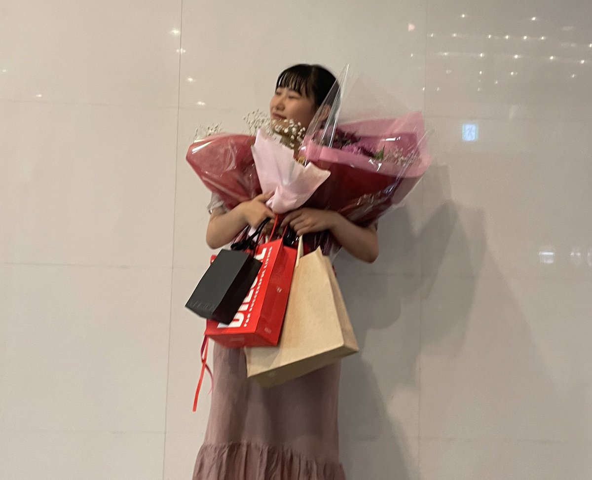 Yuzuki16BLACKRO's tweet photo. #ASH2023SPRINGACT

オンライン配信をご覧になって下さった方、会場に足を運んで下さった方、ありがとうございました！！

赤色のペンライトや名前を呼んで応援して頂いて本当に嬉しかったです❤️❤️

まだまだ伝えたいことがあるので後ほど沢山ツイートさせて下さい🫶🏻

本当に幸せな6年間でした🌹✨ https://t.co/kjnWBDBS4E