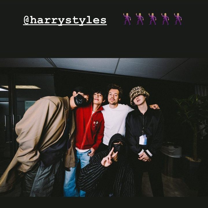 namutws's tweet photo. —[📷] #TAEHYUNG y #RM en sus historias de Instagram

Si hubo foto con Harry:') 
-✿ https://t.co/kKhxwAjPm7