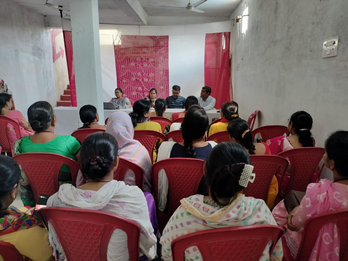 Sangh6878719081's tweet photo. आज नियत गतिविधि के अंतर्गत सभी जिलों में संयुक्त मोर्चा के द्वारा बैठक का आयोजन 
परियोजना अधिकारी, पर्यवेक्षक  सँयुंक्त मोर्चा का है नारा
मांगे पूरी करवाना अधिकार हमारा। Team chatarpur @AmitShah  @PMOIndia @ChouhanShivraj @OfficeofSSC @smritiirani @WCD_MP @MinistryWCD https://t.co/N5NfpmlzZb