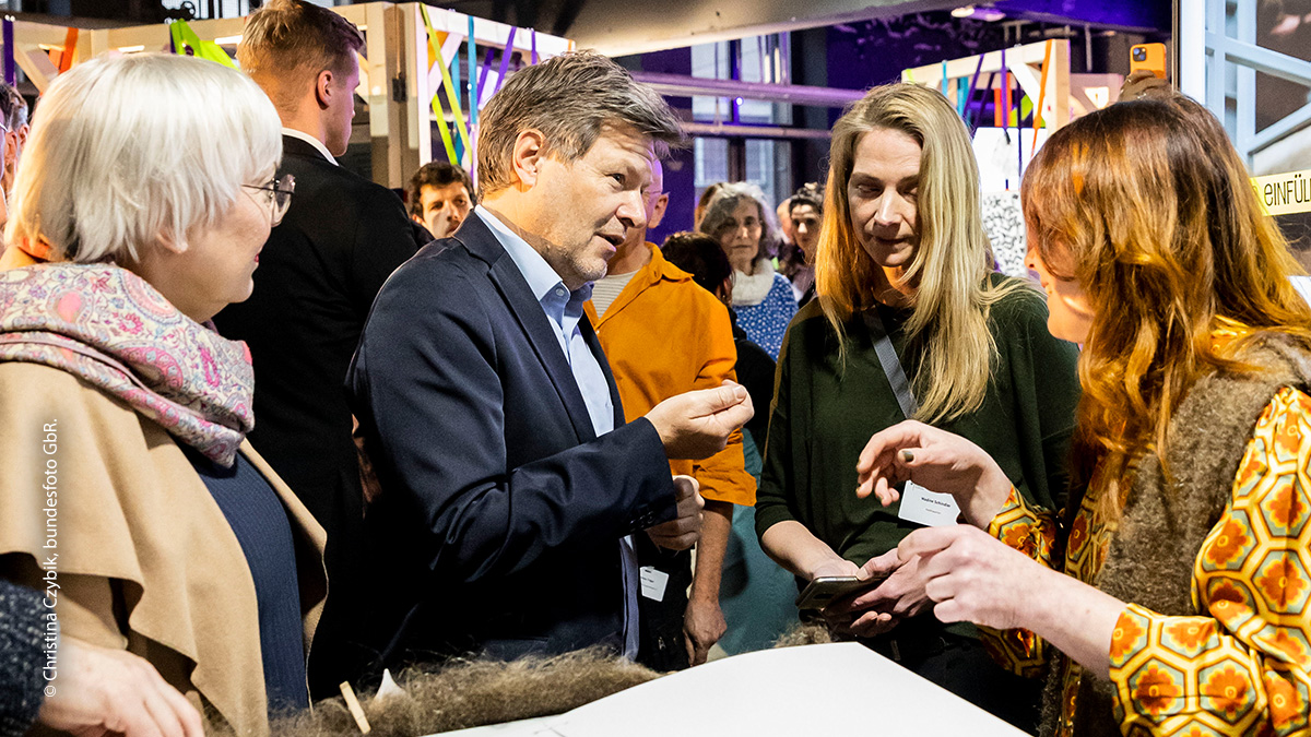 Herzlichen Glückwunsch an die @Kreativpiloten  2022!
„Sie stehen für Diversität, Innovation, Digitalisierung und vor allem soziales Bewusstsein“, sagte Staatsministerin Claudia #Roth bei der Preisverleihung mit dem @BMWK. #wirsindkreativpilot_innen
➡️ bundesregierung.de/breg-de/bundes…