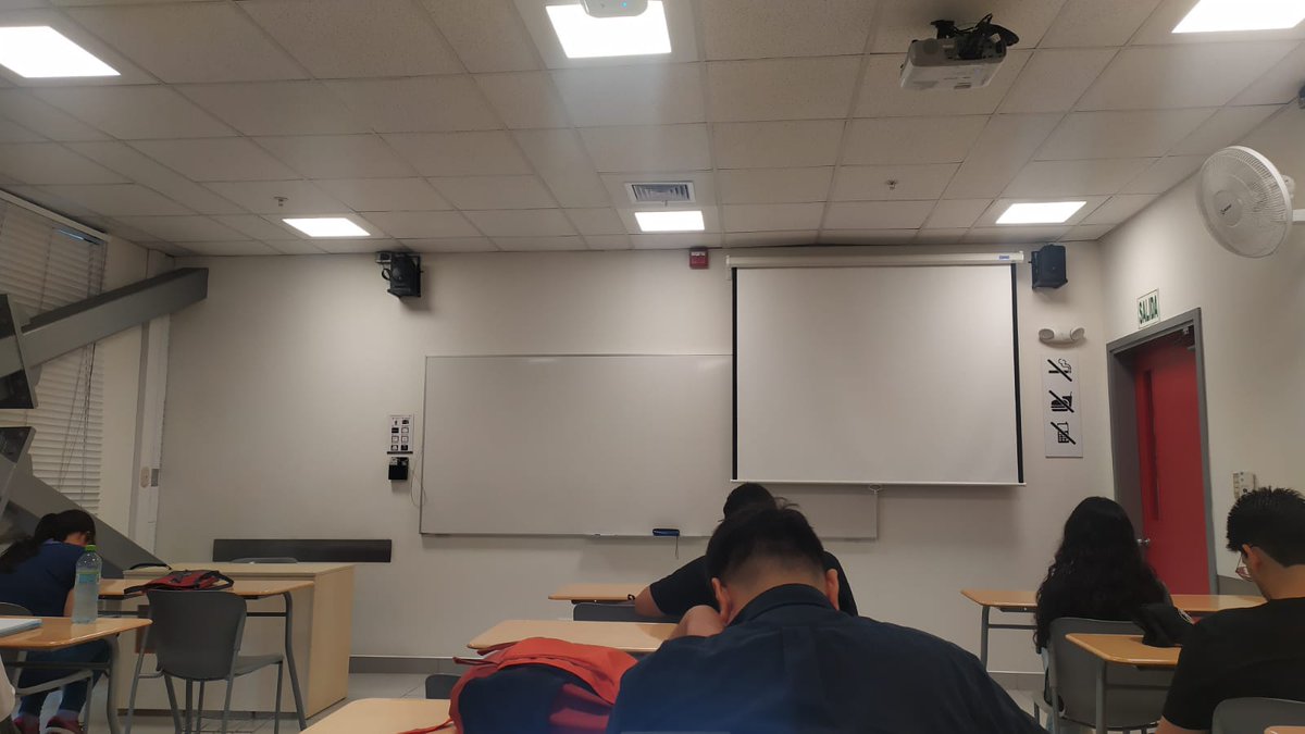 lokover2016's tweet photo. Primer día de clases en la UPC😀😀😀 https://t.co/F6Cb4FlFbT