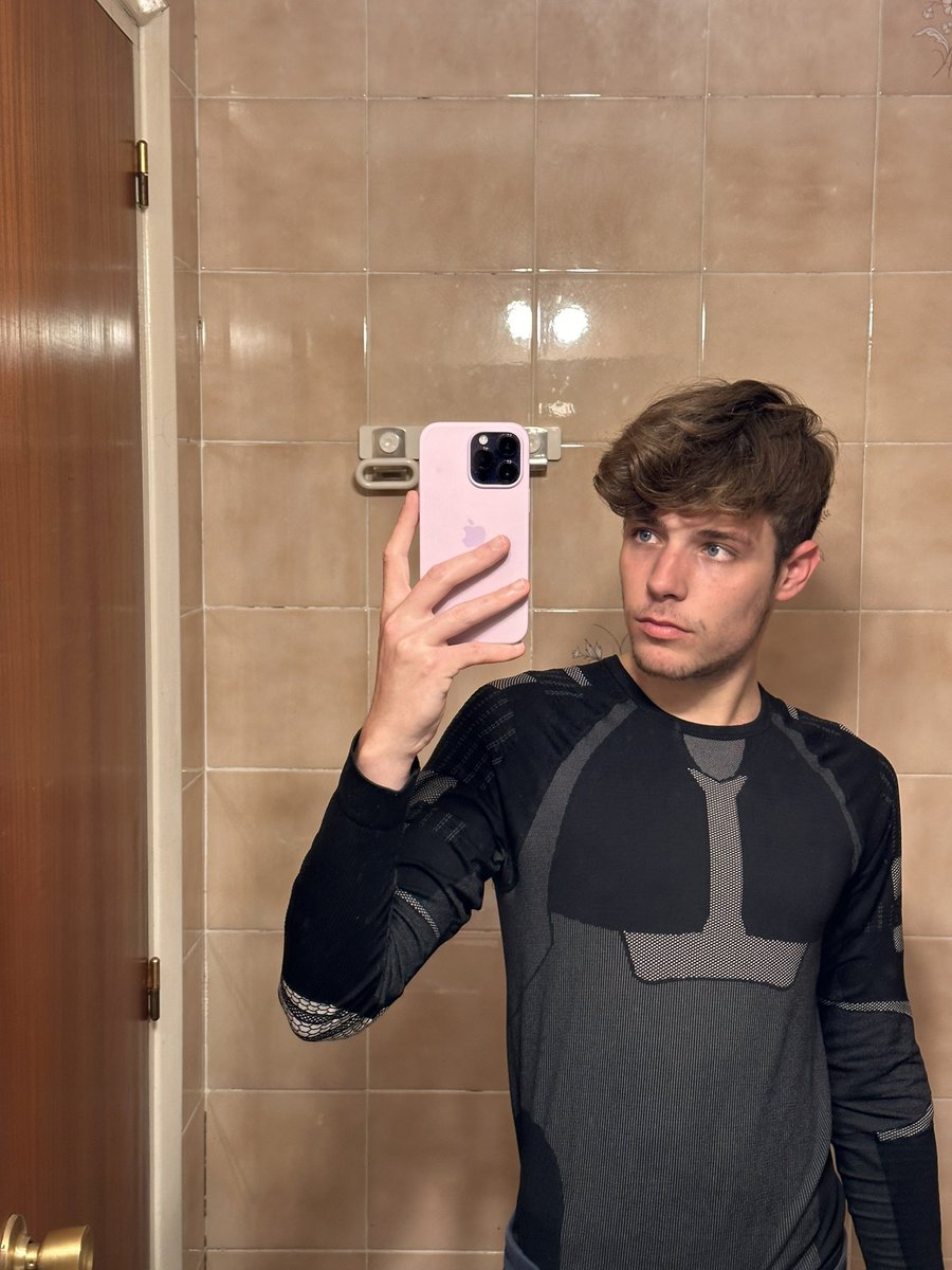 ¿Ahora qué esta de moda la camiseta térmica?🙄