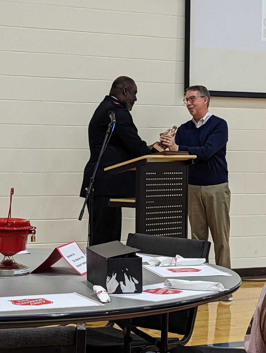farmersbnkgroup's tweet photo. We're so proud of our #Orrville commercial lender, Darrell Smucker. The Salvation Army just gave him the William Booth Award for 35 YEARS of volunteer service.
It's the highest award the Salvation Army gives out. Thanks for all you do for our community, Darrell! https://t.co/Aif6fD3wQH