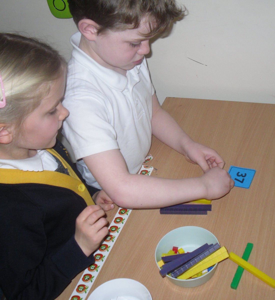 StaplehurstSch's tweet photo. Year 1 have been exploring place value using Dienes blocks this week. They enjoyed taking turns to pick a number and then working with their partner,  to build it using the blocks. They checked and compared their work in their groups. https://t.co/FPtTM6EpJN