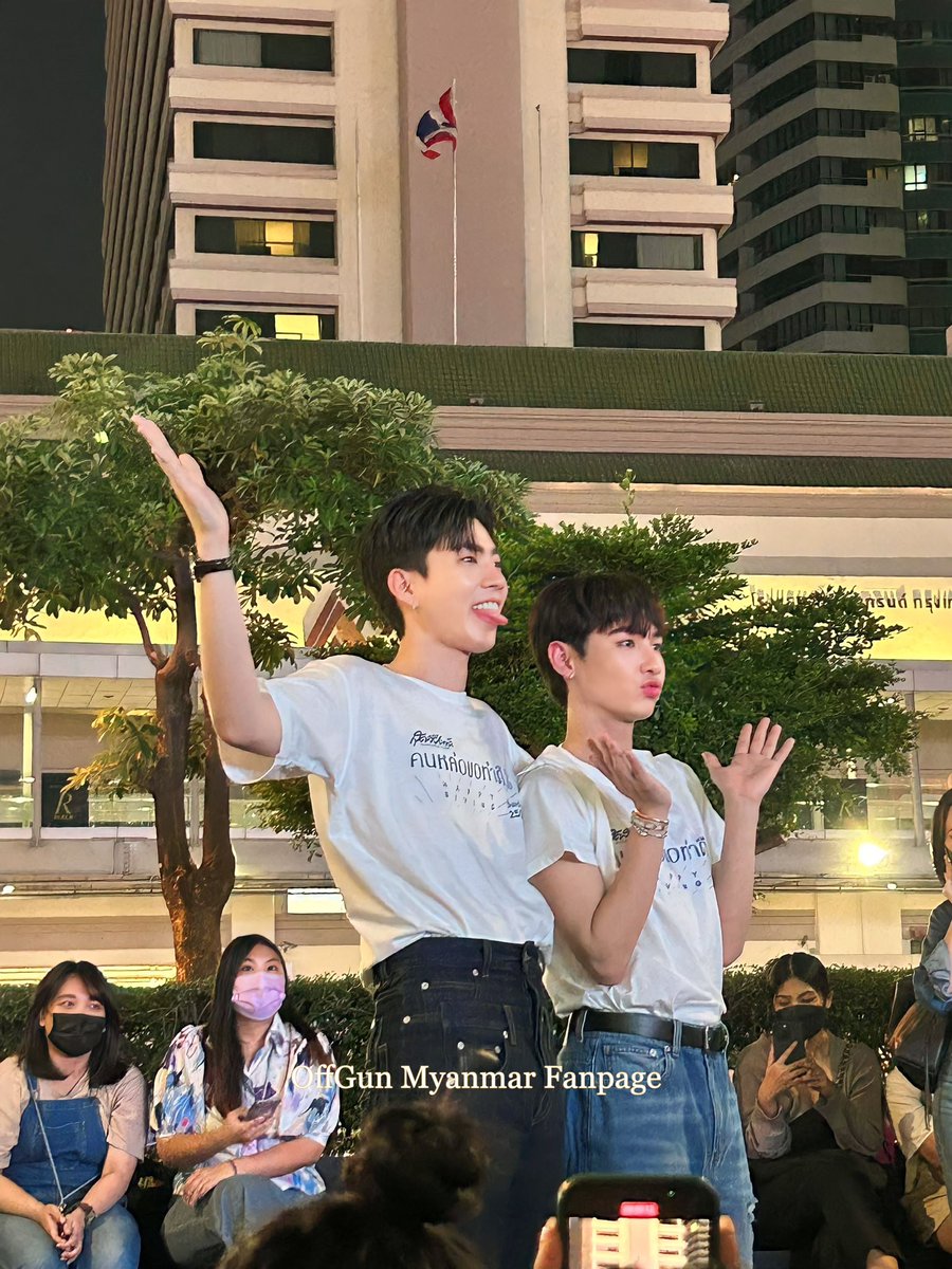 offgunmyanmar's tweet photo. หล่อมาก 💚

#คนหล่อขอทำดีปี16
#ออฟกัน #OffGun @off_tumcial @AtthaphanP https://t.co/LwOACm8UGE