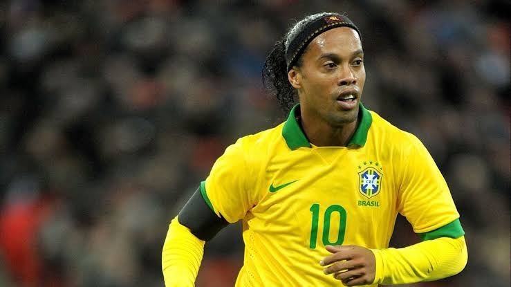 Ronaldinho Gaucho is The Most Complete Football Player the World has Ever Seen!

Happy Birthday Ronaldinho 