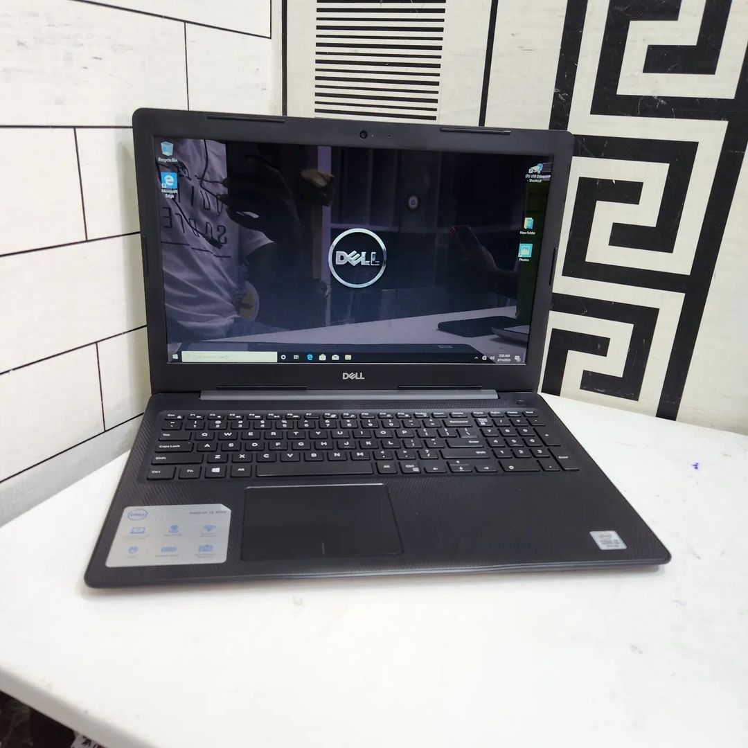 LordRemyk's tweet photo. THREAD OF AVAILABLE LAPTOPS THAT ARE <<300K

1****
DELL LATITUDE 15 3593
Intel Core i3 processor 
10th Generation
128gb SSD (Storage Device)
8gb Ram
Touchscreen
15" Screen-size

*Price: N185,000*

-High Productivity End Machine- https://t.co/884XzYk6S0