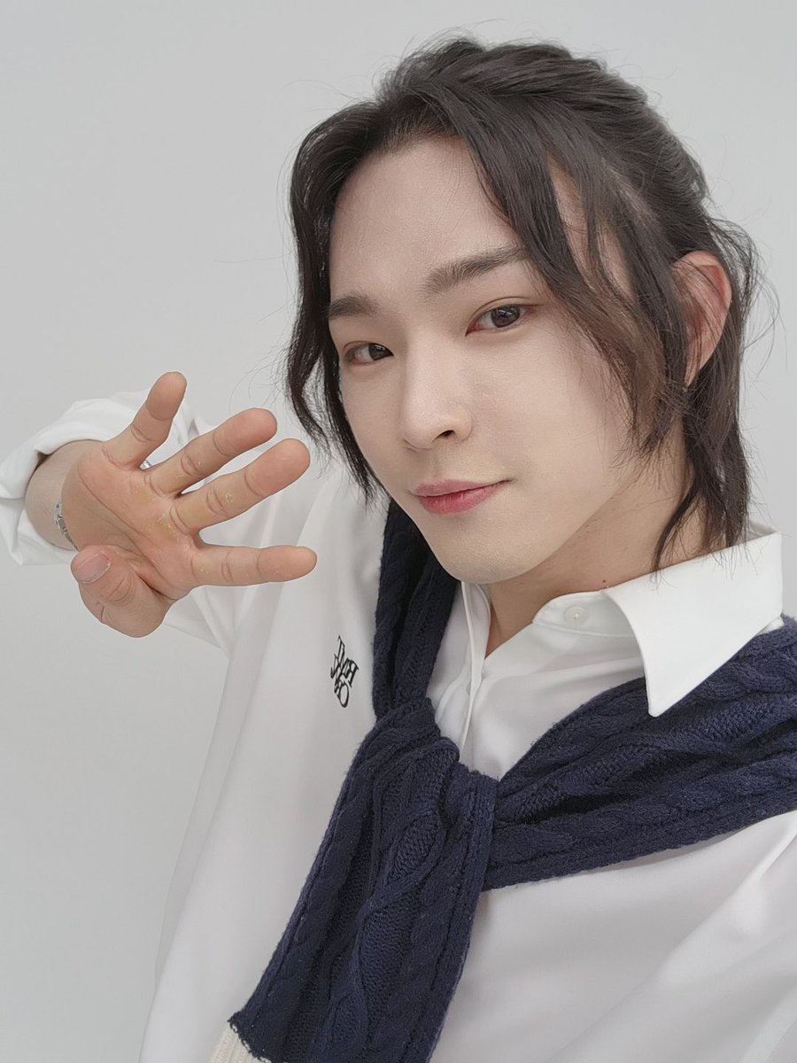 LeedoBR_'s tweet photo. 📸🎂 21.03.23 || Trad _ Leedo

Tomoons, parabéns pelo seu 4º aniversário! 
Eu te amo ♡

#GEONHAK #LEEDO #ONEUS @official_ONEUS #이도 #LEEDOBR https://t.co/JK0wzgkm1v