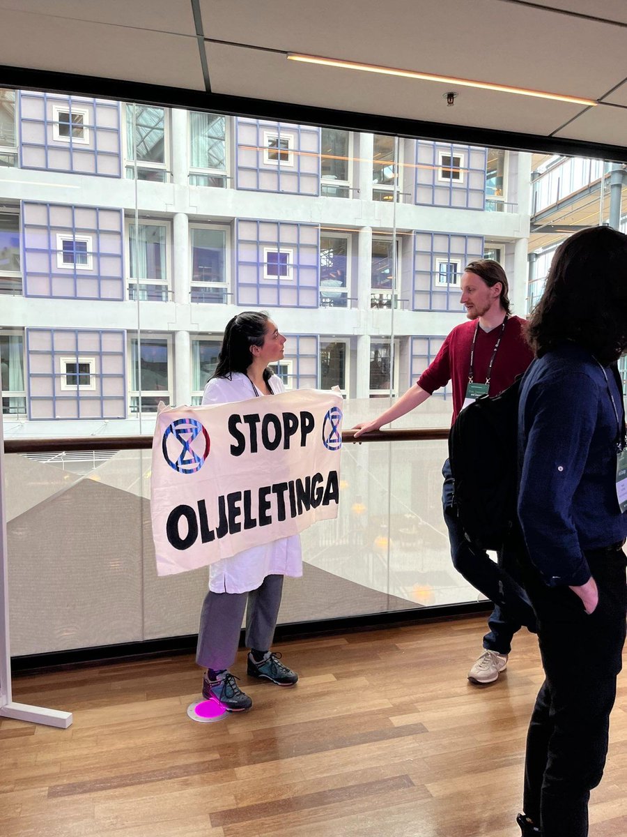 SRNorway's tweet photo. Scientist Rebellion Trondheim was invited to the @NTNU Energy Transition Conference @NTNU_ET in today. We showed up to call out #greenwashing and to pressure policymakers and NTNU to #LevelWithUs and produce action for a better world. Listen to the science! #IPCC #ClimateAction https://t.co/WFxzkhpiiJ