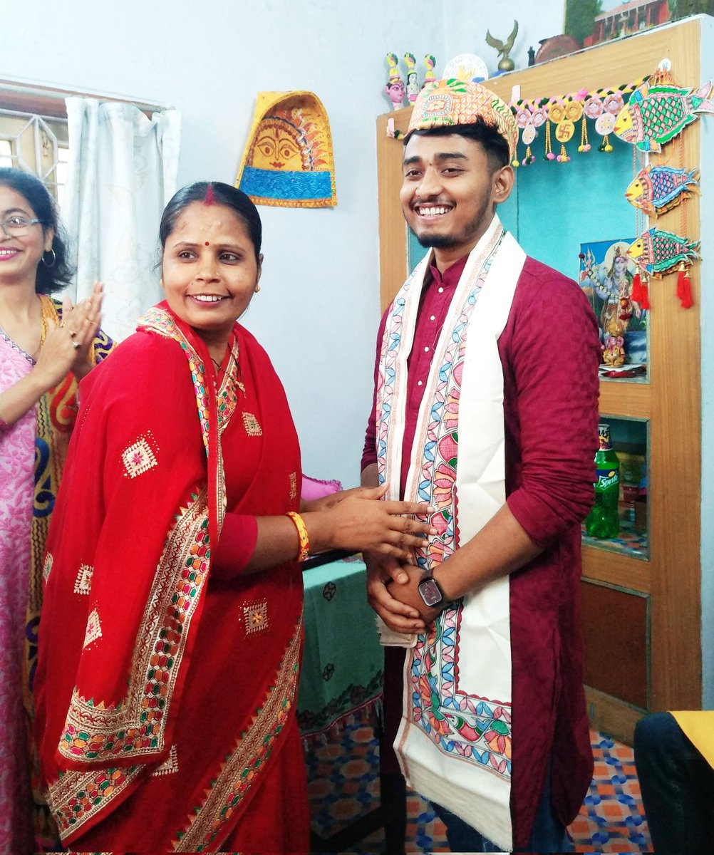 mithilakritihub's tweet image. 🌞🕉️🌞 मिथिलाकृति हब के लिए आज का दिन बहुत खास रहा क्योंकि आज हमारे साथ थे MUSICAL BHAILOG (Musicain/Band).🎹🎼🎹🎼🎼
⏩Mithilakriti hub with @musical_bhailog_official 
🌼🌼 मिथिला के लाल...musical bhailog🌞🌞
#music #musicalband #art #Artists #ArtistOnTwitter #artistsontwitter