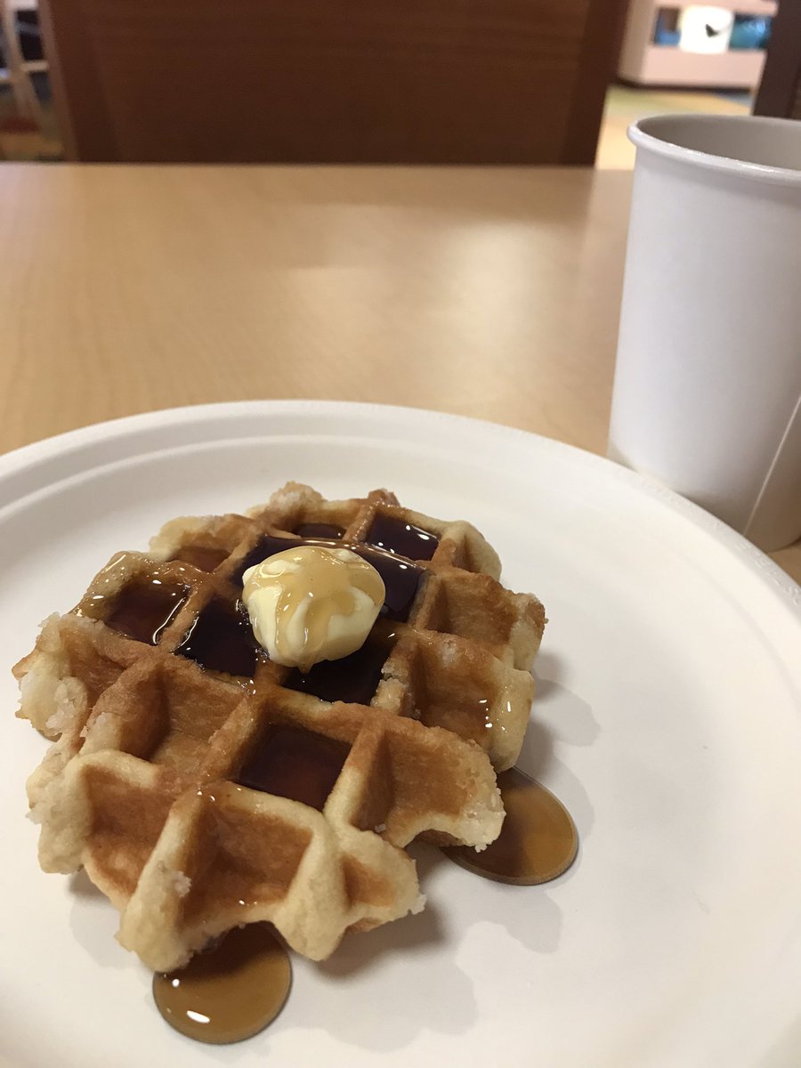 CheapSeats411's tweet photo. Nothing beats a hotel lobby waffle… well… maybe not nothing…
#FitzMagicEats #VoteFitzMagic https://t.co/sSJjXCSNMF